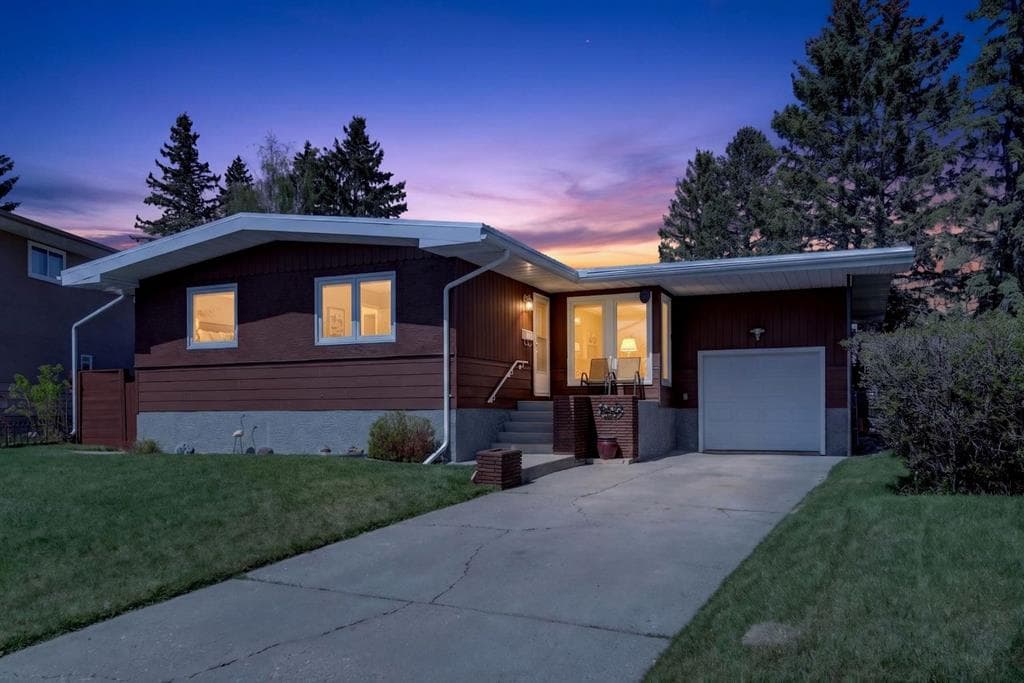 4-bed Detached for sale at 26 Cardiff Place NW, Calgary