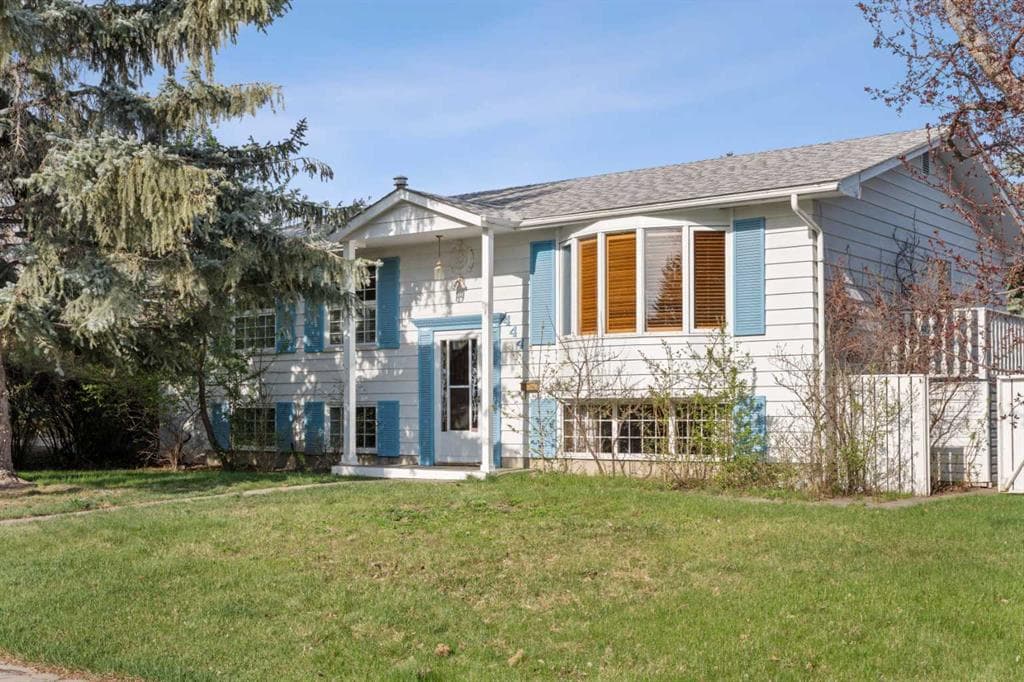 4-bed Detached for sale at 444 Woodland Crescent SE, Calgary
