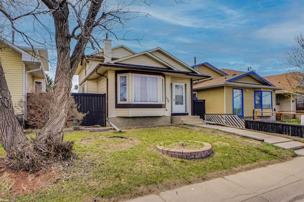 4-bed Detached for sale at 336 Whitworth Way NE, Calgary