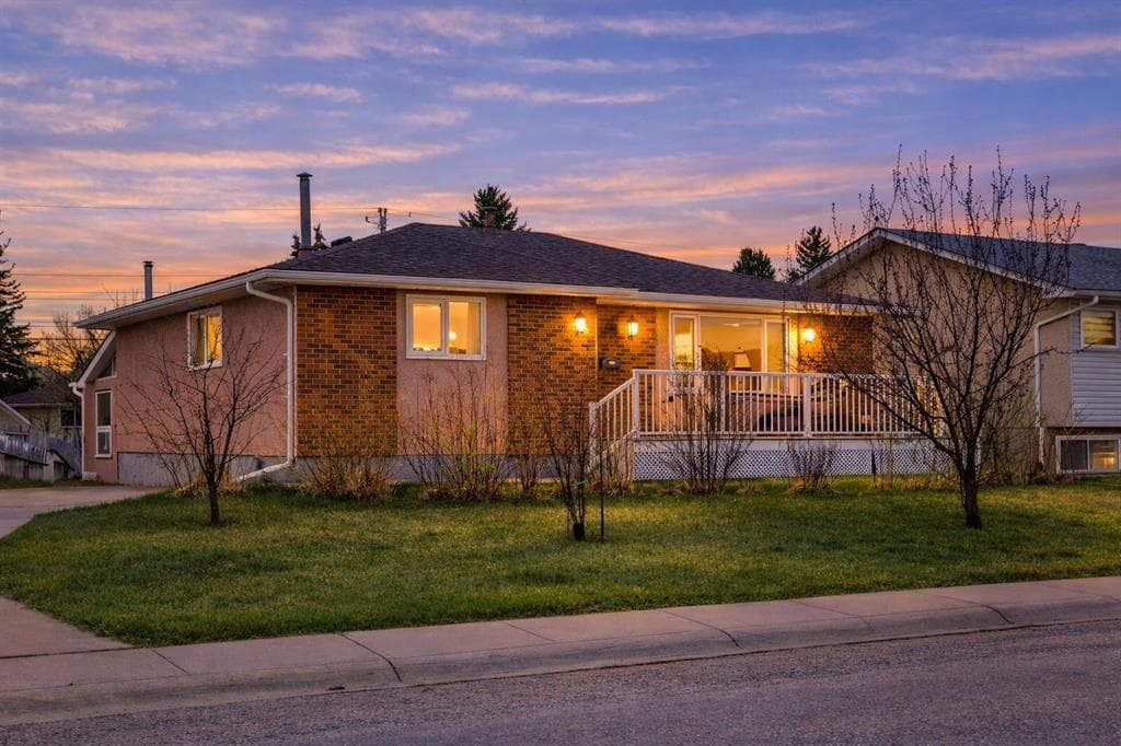5-bed Detached for sale at 247 Huntford Way NE, Calgary