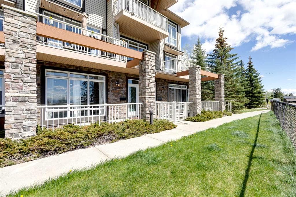 1-bed Townhouse for sale at 7, 181 Rockyledge View NW, Calgary