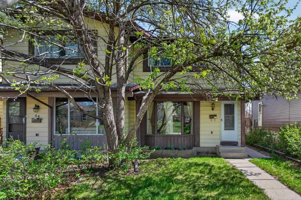 3-bed Semi-detached for sale at 42 Berwick Rise NW, Calgary