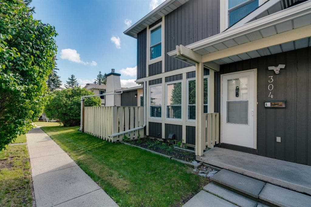 3-bed Townhouse for sale at 304, 544 Blackthorn Road NE, Calgary