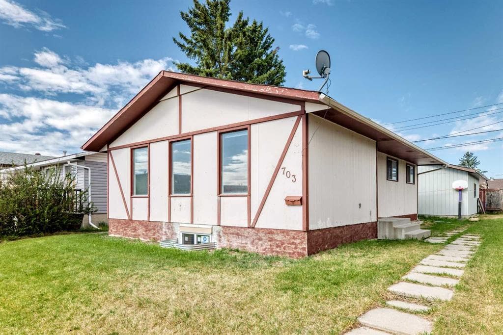 6-bed Detached for sale at 703 58 Street SE, Calgary