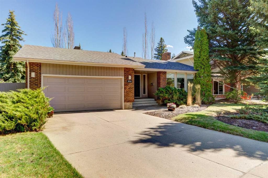 5-bed Detached for sale at 304 Lake Mead Crescent SE, Calgary