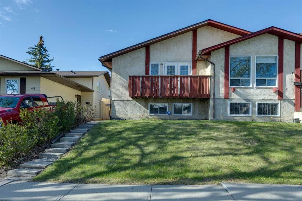 4-bed Semi-detached for sale at 1121 Berkley Drive NW, Calgary