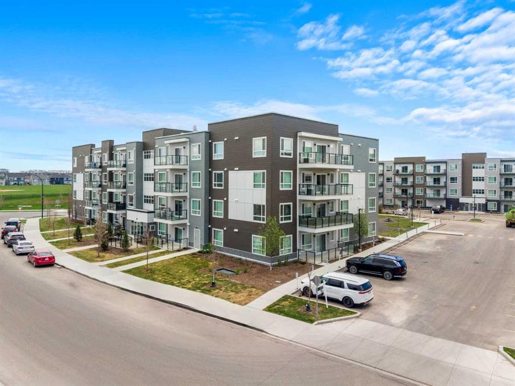 2-bed Apartment for sale at 2213, 33 Carringham Gate NW, Calgary