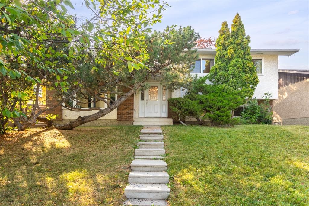 5-bed Detached for sale at 207 Whiteview Bay NE, Calgary