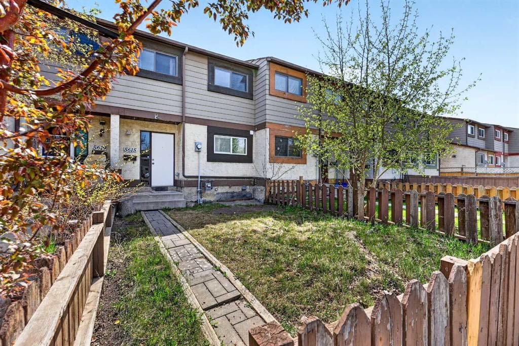 3-bed Townhouse for sale at 5615 1 Avenue SE, Calgary