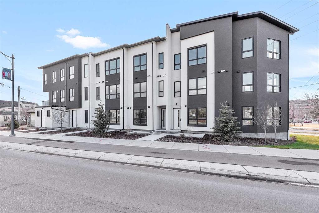 3-bed Townhouse for sale at 4905 Bowness Road NW, Calgary