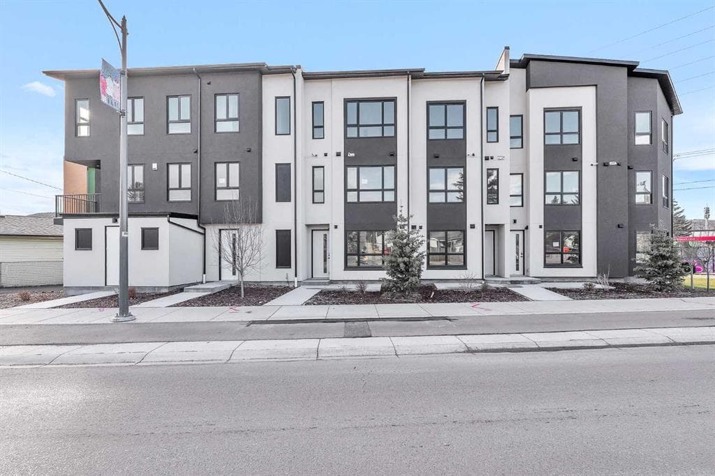 2-bed Townhouse for sale at 4903 Bowness Road NW, Calgary