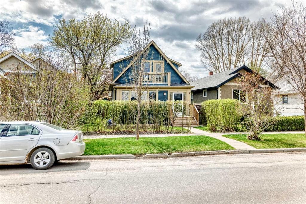 2-bed Detached for sale at 211 10 Avenue NE, Calgary