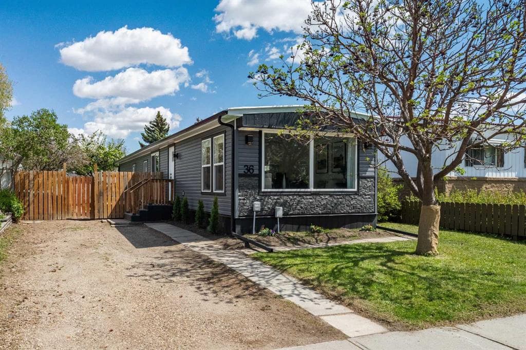 3-bed Detached for sale at 36 Big Hill Way SE, Airdrie