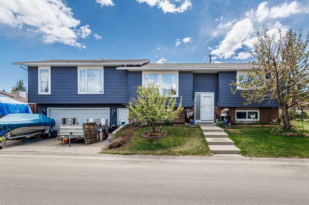 5-bed Detached for sale at 169 Beddington Circle NE, Calgary
