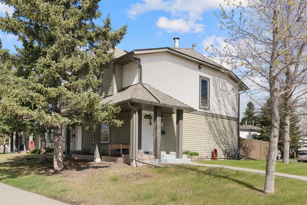 3-bed Townhouse for sale at 530 Woodbine Boulevard SW, Calgary