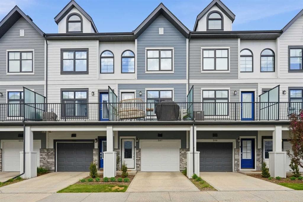 3-bed Townhouse for sale at 207 Les Jardins Park SE, Calgary