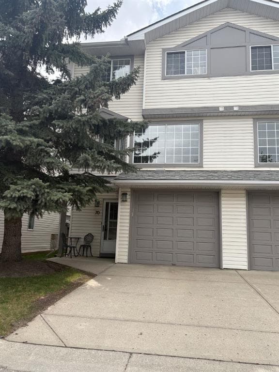 3-bed Townhouse for sale at 70 Kingsland Villas SW, Calgary