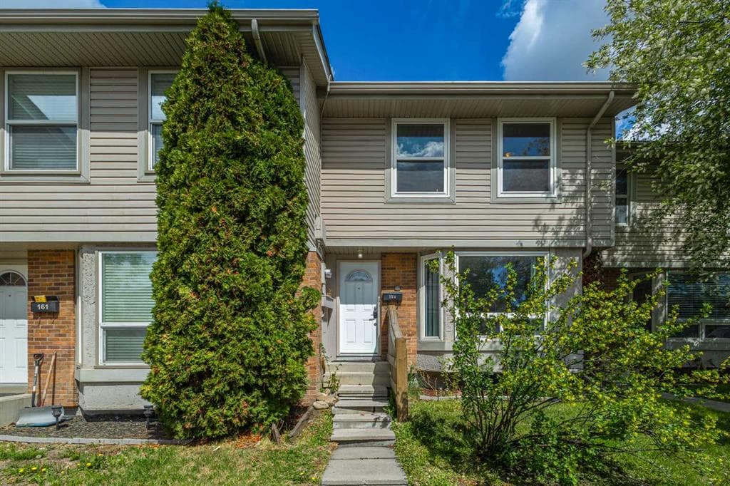 3-bed Townhouse for sale at 160, 123 Queensland Drive SE, Calgary