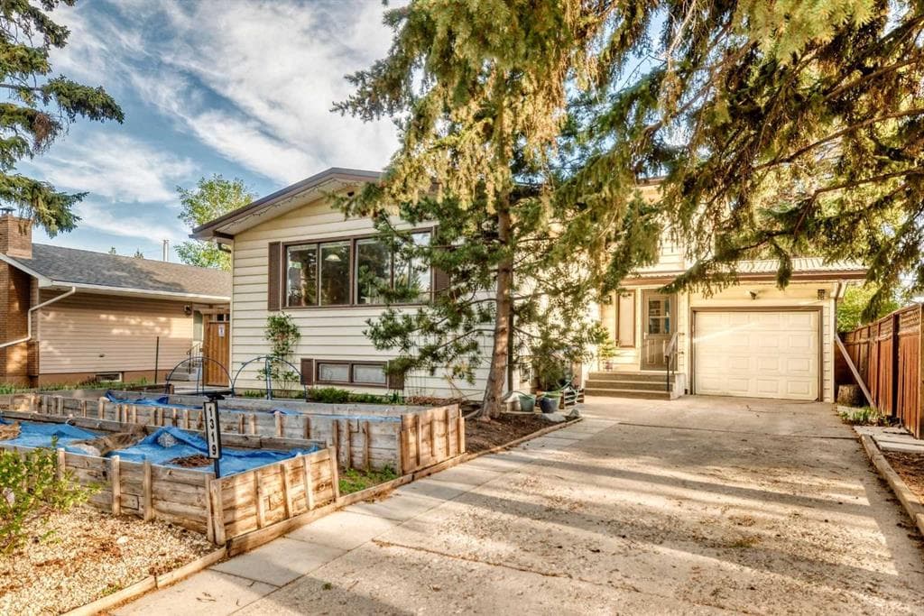 4-bed Detached for sale at 1319 104 Avenue SW, Calgary