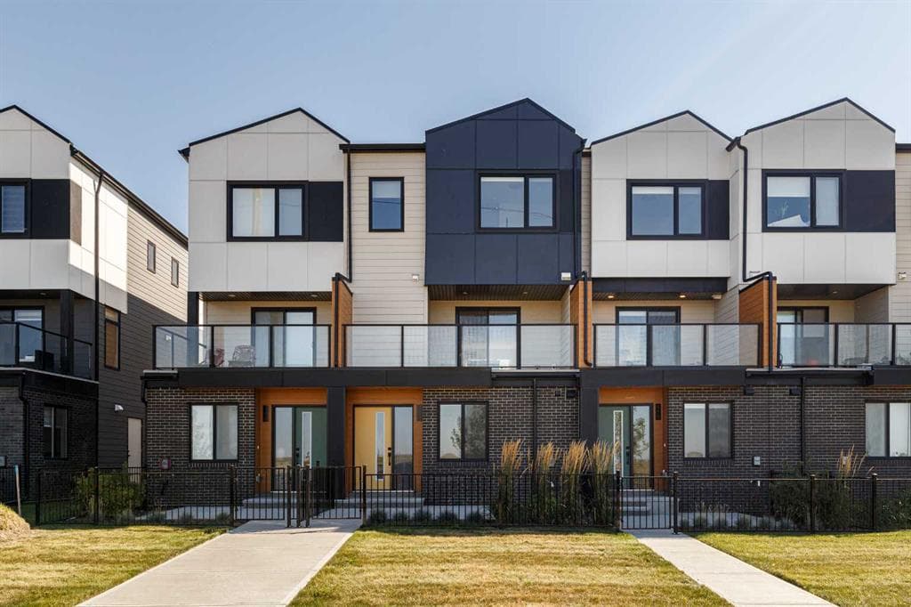 4-bed Townhouse for sale at 409, 8535 19 Avenue SE, Calgary