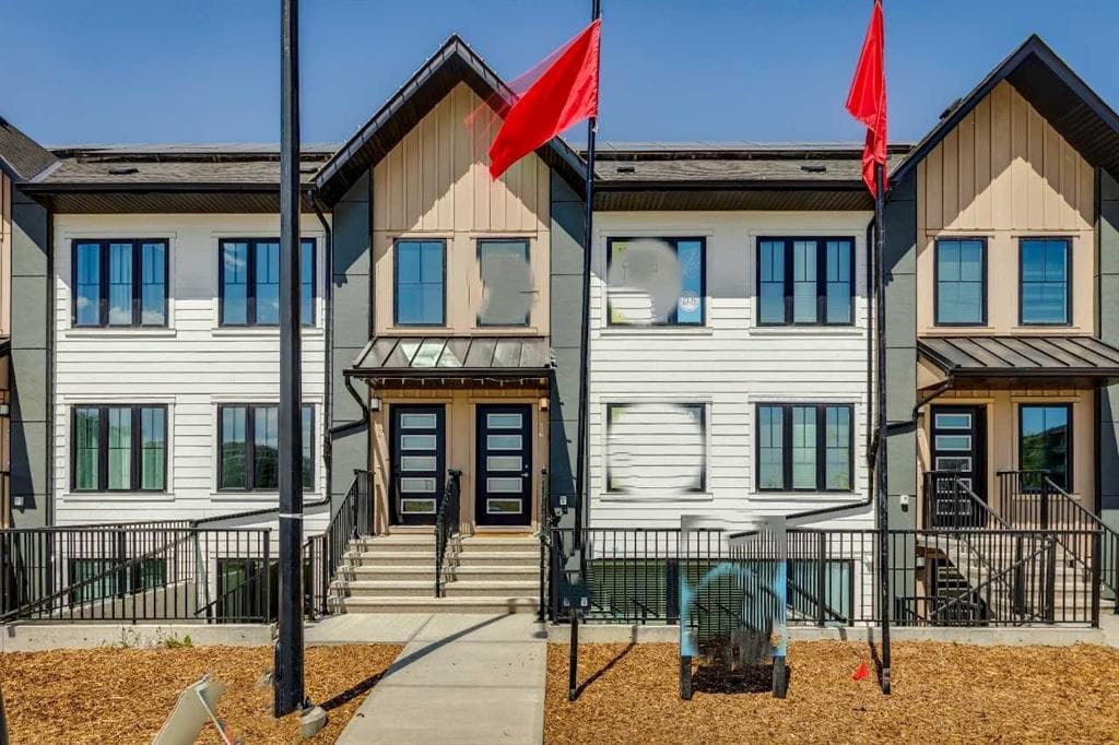 1-bed Townhouse for sale at 205, 40 Livingston Parade NE, Calgary