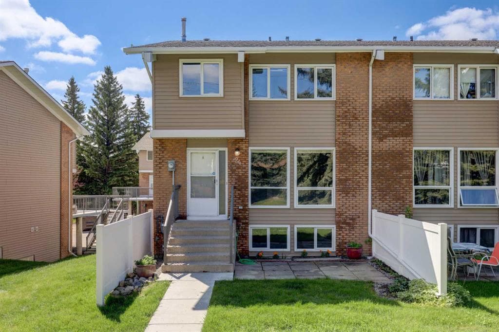 3-bed Townhouse for sale at 24, 116 Silver Crest Drive, Calgary