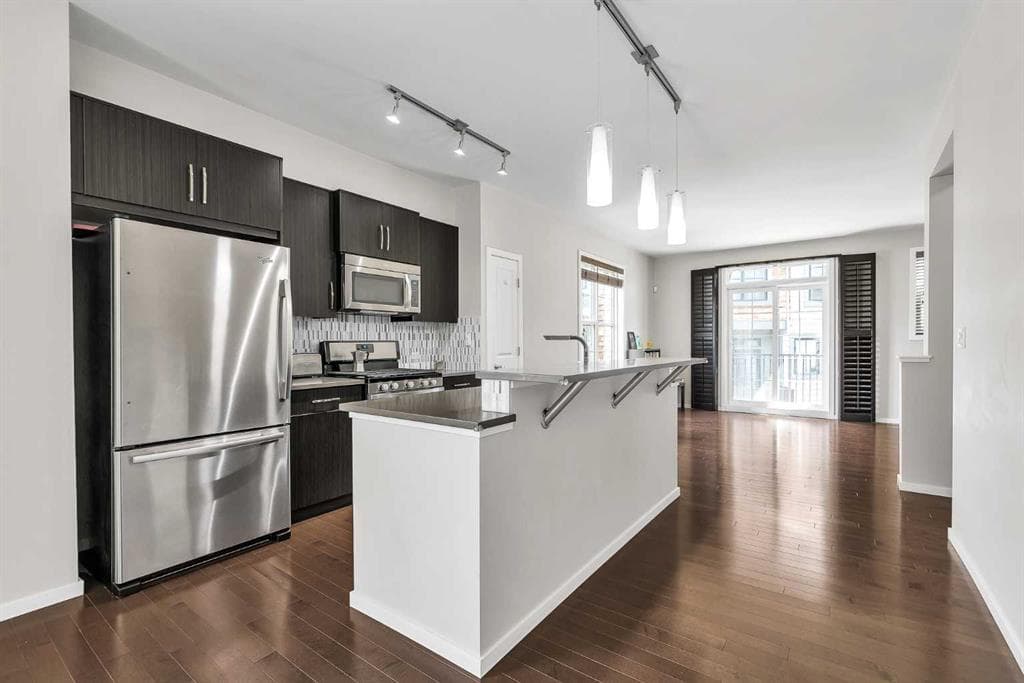 3-bed Townhouse for sale at 439 Ascot Circle SW, Calgary