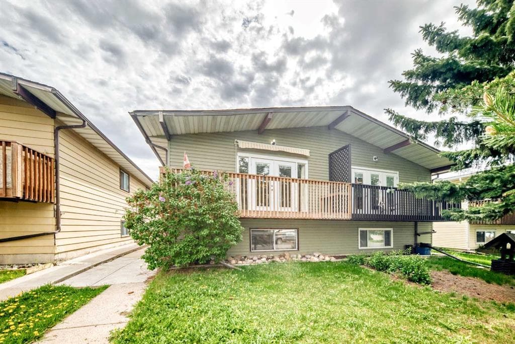 4-bed Semi-detached for sale at 112 Albert Street SE, Airdrie