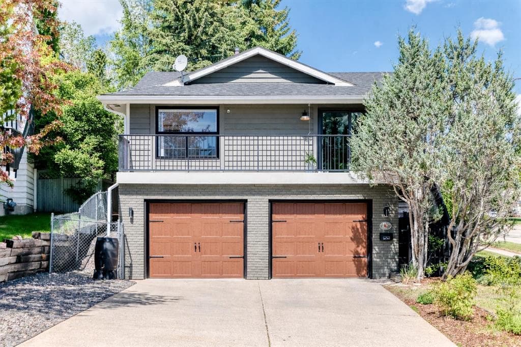 4-bed Detached for sale at 96 Coach Gate Way SW, Calgary