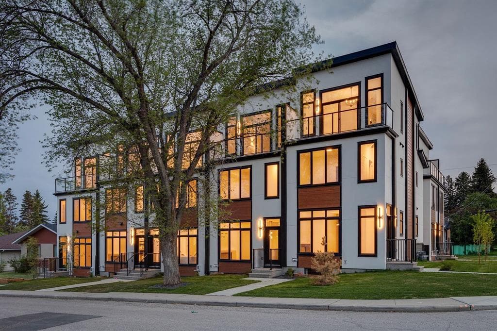 4-bed Townhouse for sale at 3103 42 Street SW, Calgary