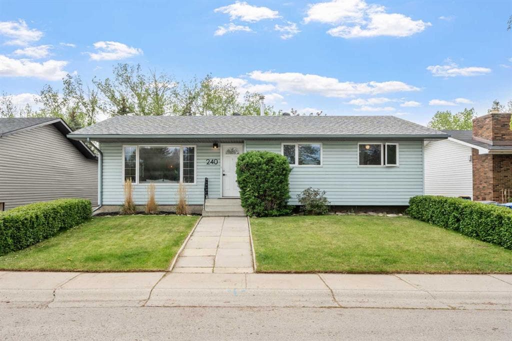 3-bed Detached for sale at 240 Lynnview Way SE, Calgary