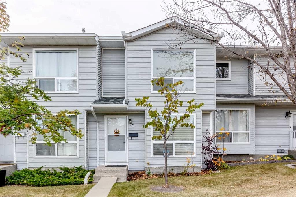 3-bed Townhouse for sale at 10 Deerfield Green SE, Calgary