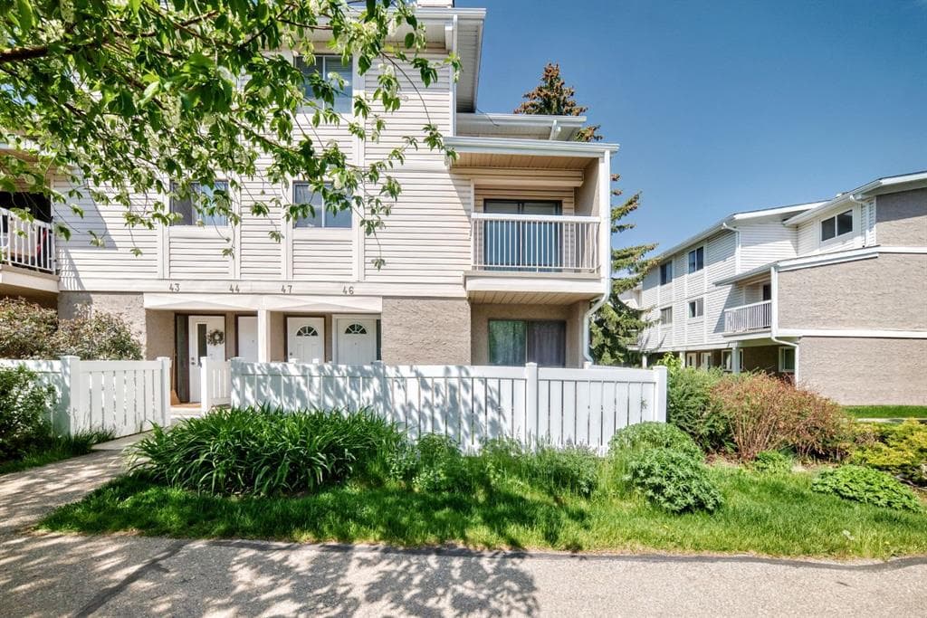 2-bed Townhouse for sale at 46, 3015 51 Street SW, Calgary