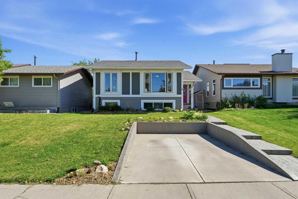 4-bed Detached for sale at 420 Summerwood Place SE, Airdrie