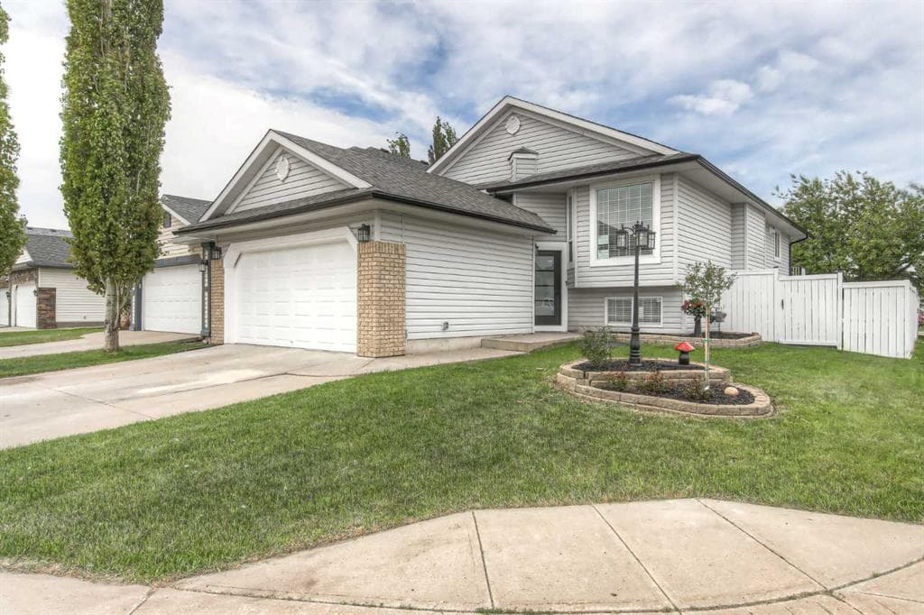 5-bed Detached for sale at 81 Coventry Circle NE, Calgary