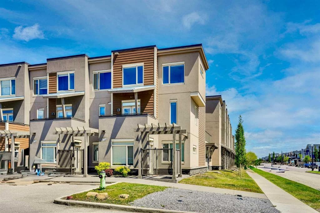2-bed Apartment for sale at 201, 10 Westpark Link SW, Calgary