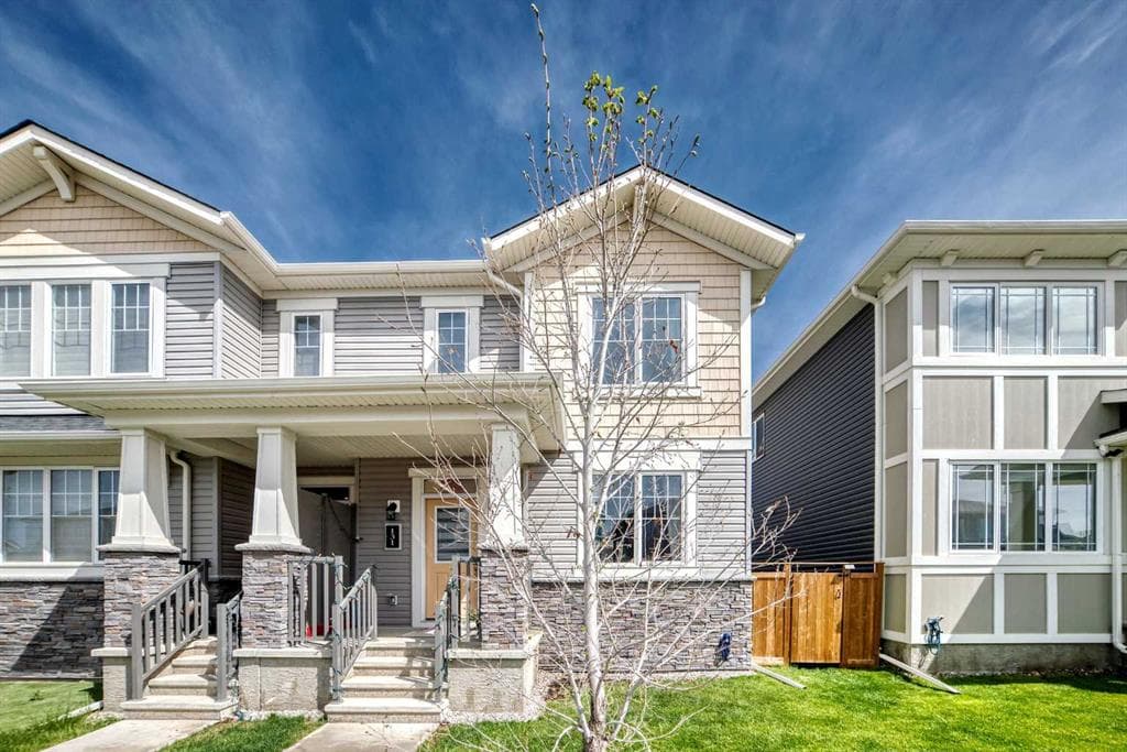 4-bed Semi-detached for sale at 131 Carringham Road NW, Calgary