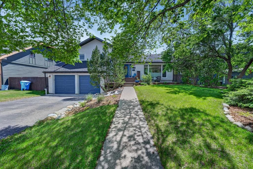5-bed Detached for sale at 27 Bow Village Crescent NW, Calgary