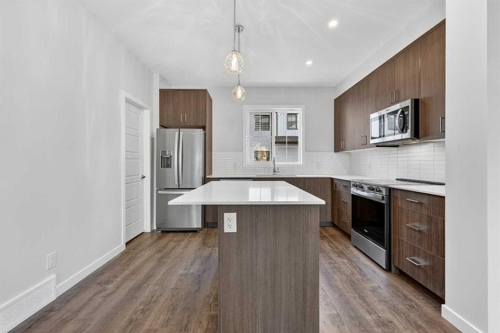 3-bed Townhouse for sale at 105, 40 Creekside Way SW, Calgary