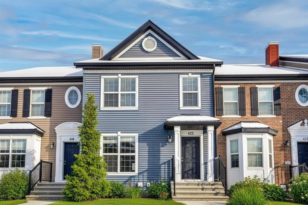 3-bed Townhouse for sale at 422 Legacy Village Way SE, Calgary