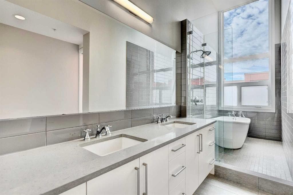 3-bed Townhouse for sale at 208, 2717 17 Street SW, Calgary