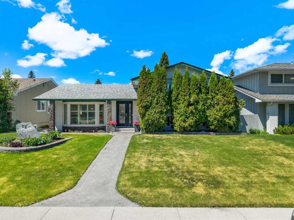 5-bed Detached for sale at 32 Lake Crimson Close SE, Calgary