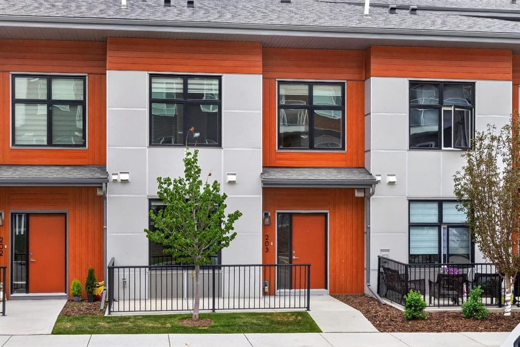 2-bed Townhouse for sale at 203, 400 BELMONT Street SW, Calgary