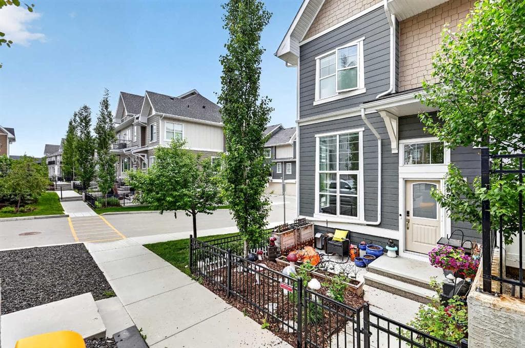 2-bed Townhouse for sale at 903 Cranbrook Walk SE, Calgary
