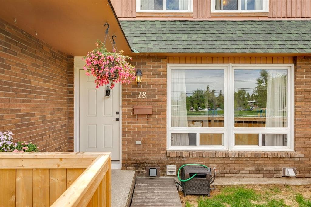 2-bed Townhouse for sale at 18, 11240 6 Street SW, Calgary