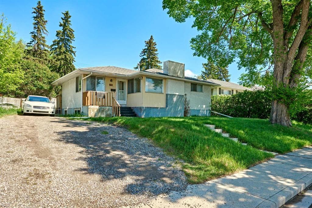 6-bed Detached for sale at 28 CORNELL Place NW, Calgary