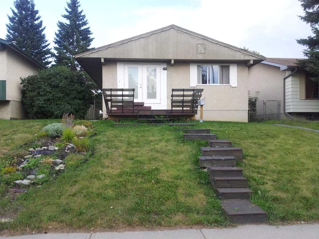 4-bed Detached for sale at 3256 Doverville Crescent SE, Calgary