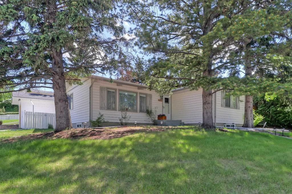 3-bed Detached for sale at 185 Springwood Drive SW, Calgary