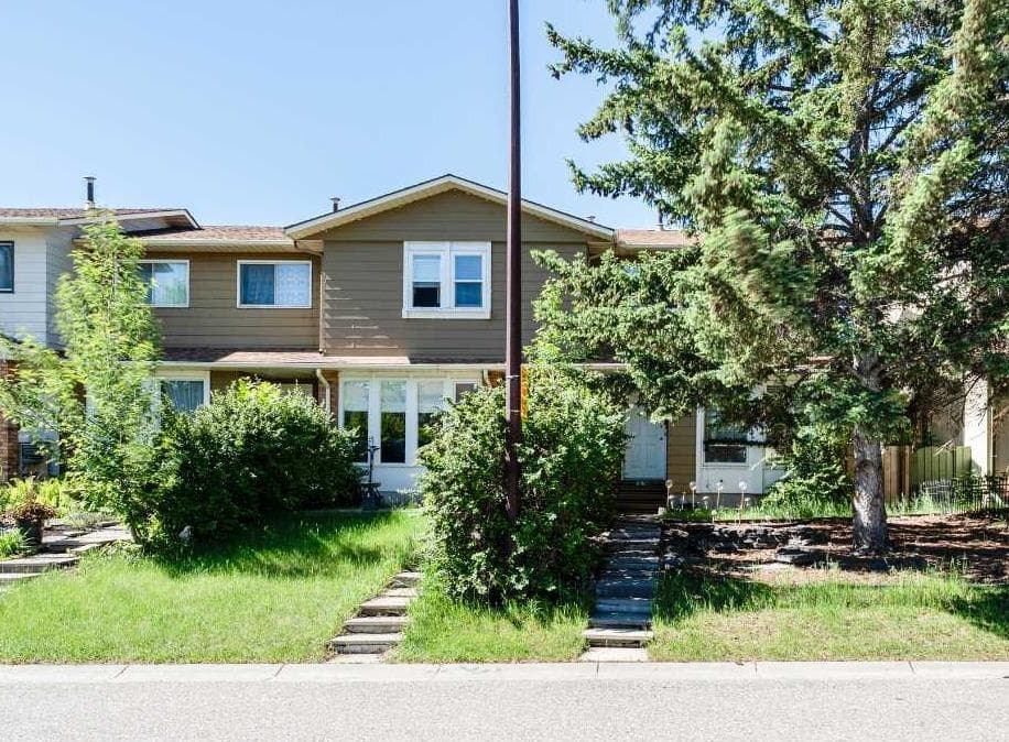 3-bed Townhouse for sale at 144 Midbend Place SE, Calgary