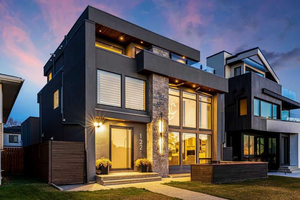 4-bed Detached for sale at 122 13 Street NE, Calgary